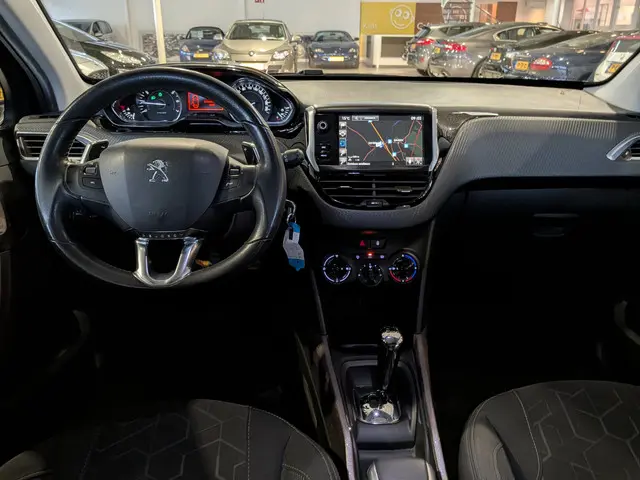 Peugeot 2008 1.2 PureTech Active Automaat 2015 Benzine 9