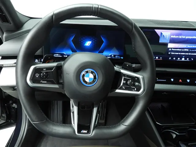 BMW 5 Serie Sedan 530e 2025 Hybride Benzine 11