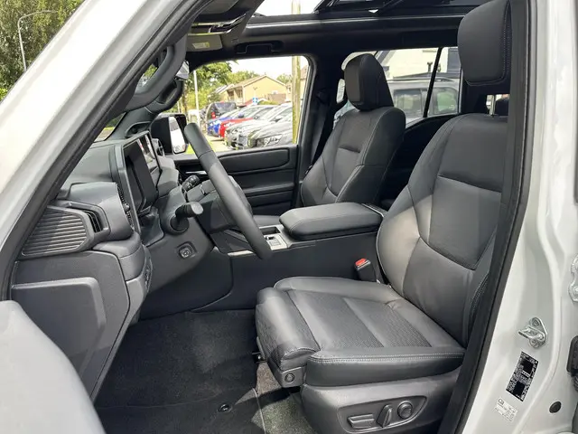 Toyota Land Cruiser 2.8 D-4D President 2025 Diesel 11