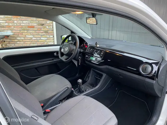 Volkswagen up! 1.0 move up! 2012 Benzine 10