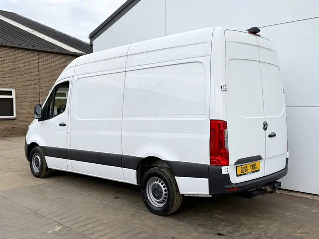 Mercedes-Benz Sprinter 2