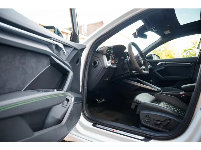 Audi RS3 Limousine 2.5 TFSI RS 3 quattro 2023 Benzine 19