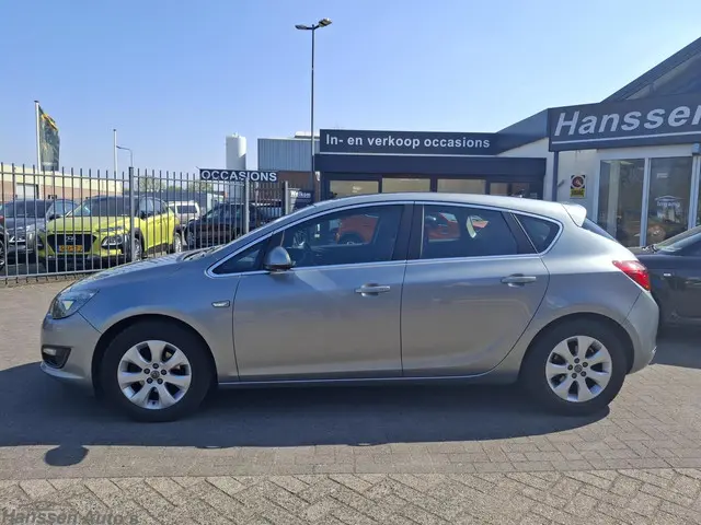 Opel Astra 1.4 Turbo Edition 2015 Benzine 2
