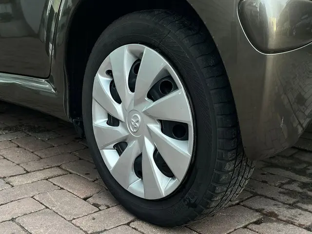 Toyota Aygo 1.0 VVT-i Now Cool Edition 2013 Benzine 16