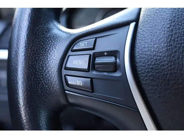 BMW 3 Serie Touring 328i Executive 2013 Benzine 24