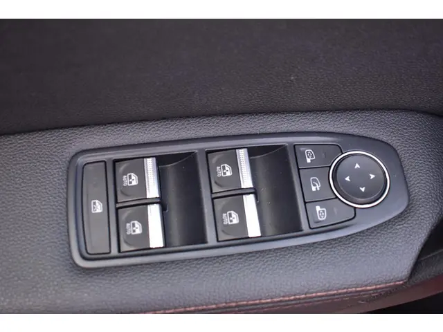Renault Captur TCe 155 EDC Initiale Paris 2020 Benzine 24