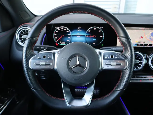 Mercedes-Benz EQB 300 4MATIC AMG line 2022 Elektrisch 15