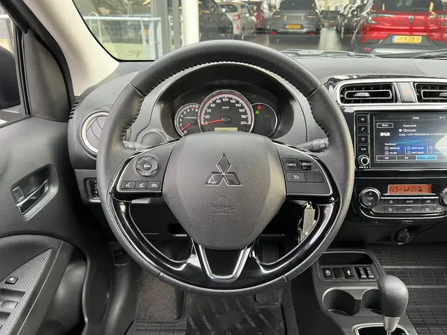 Mitsubishi Space Star 1.2 Intense 2021 Benzine 28