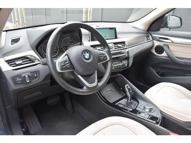 BMW X1 sDrive18i High Executive 2018 Benzine 7