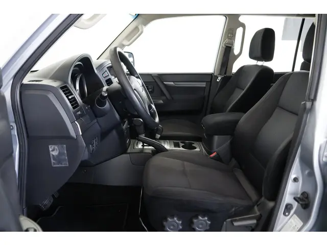 Mitsubishi Pajero 3.2 DI-D Instyle 4WD 2014 Diesel 10