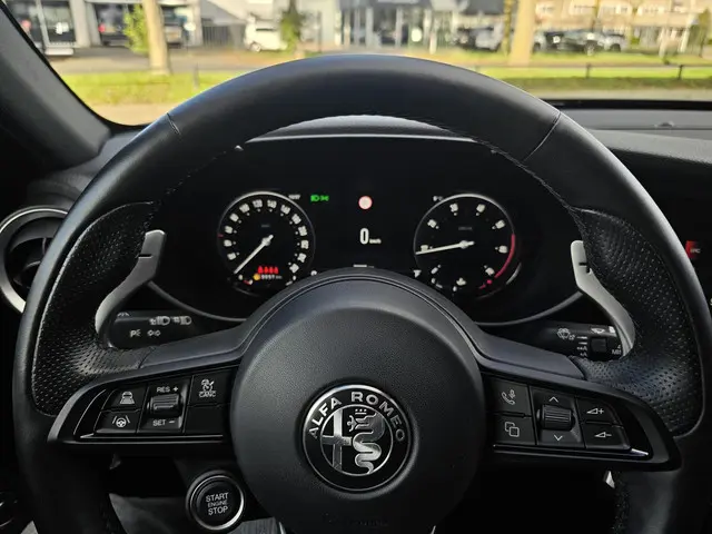 Alfa Romeo Giulia 2.0 T 280PK 4WD Veloce 2023 Benzine 16