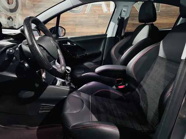 Peugeot 208 1.2 PureTech GT-Line 2019 Benzine 28