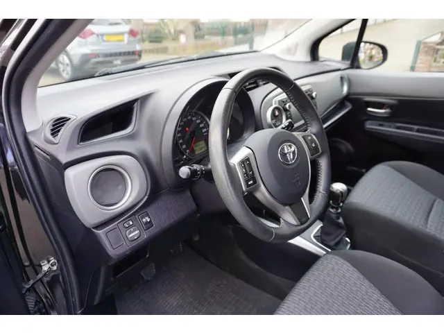 Toyota Yaris 1.3 VVT-i Aspiration 2014 Benzine 9