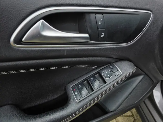 Mercedes-Benz GLA 180 Prestige 2015 Benzine 15