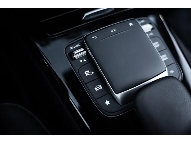 Mercedes-Benz CLA 250 e AMG 2020 Hybride Benzine 16
