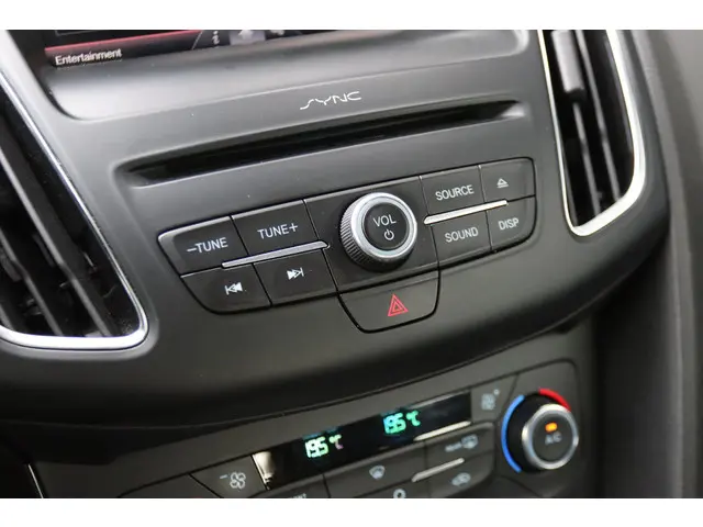 Ford Focus 1.0 TITANIUM ED. 2015 Benzine 18