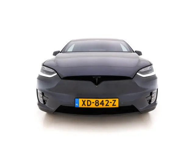 Tesla Model X 2