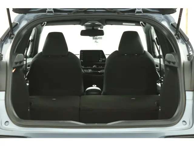 Toyota C-HR 1.8 Hybrid Executive 2022 Hybride Benzine 26