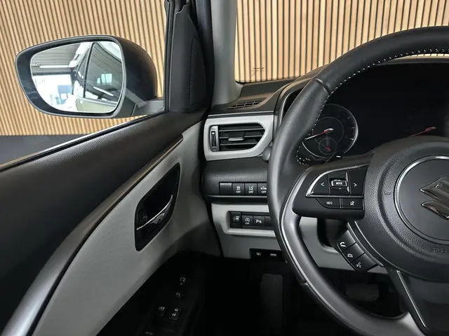 Suzuki Swift 1.2 Select Smart Hybrid 2025 Benzine 11