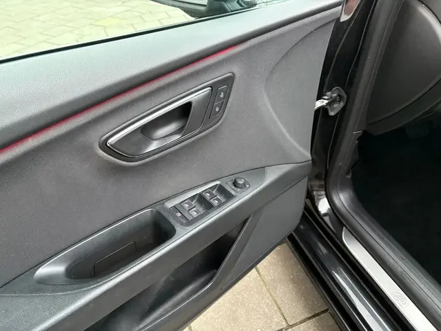 SEAT Leon 1.4 EcoTSI FR Pano 2017 Benzine 26