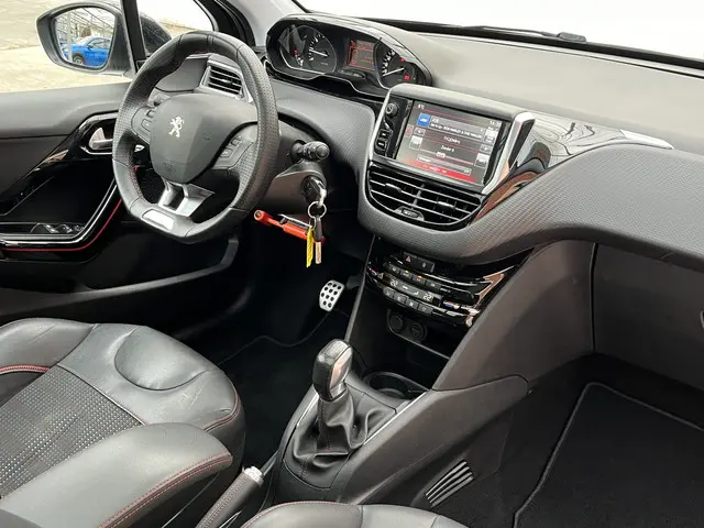 Peugeot 208 PureTech 110 GT-line 2017 Benzine 25