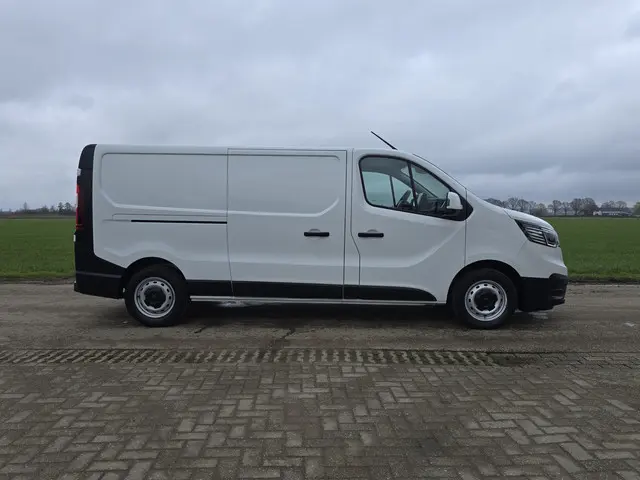 Renault Trafic 2.0 dCi L2 H1 2023 Diesel 9