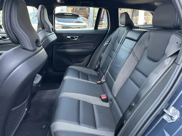 Volvo V60 2.0 B3 163 PK R-Design Automaat 2021 Benzine 23