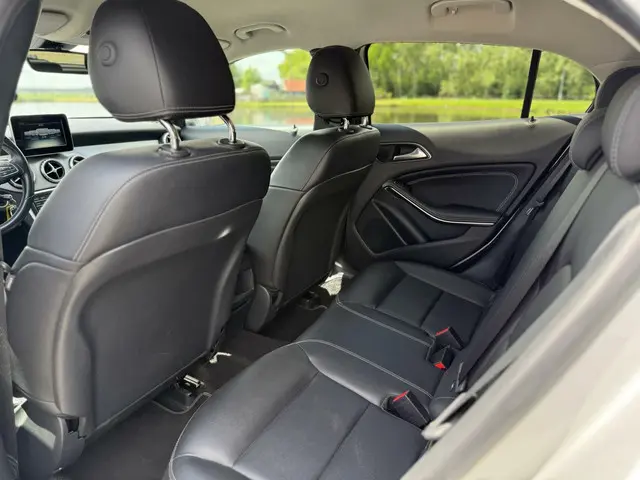 Mercedes-Benz GLA 200 Prestige 2016 Benzine 6