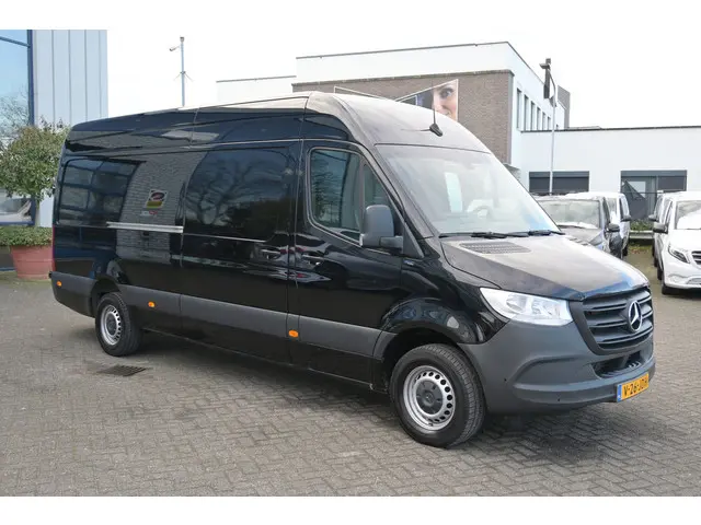 Mercedes-Benz Sprinter 317 CDI L3H2 RWD 2023 Diesel 8