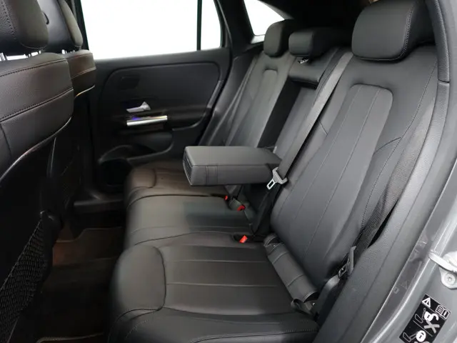 Mercedes-Benz GLA 200 Premium Luxury Aut- 2020 Benzine 24