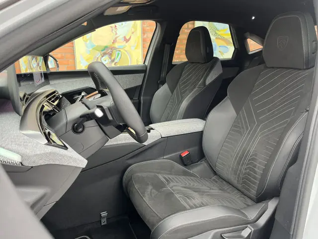 Peugeot 3008 Hybrid 136 GT 2024 Hybride Benzine 8