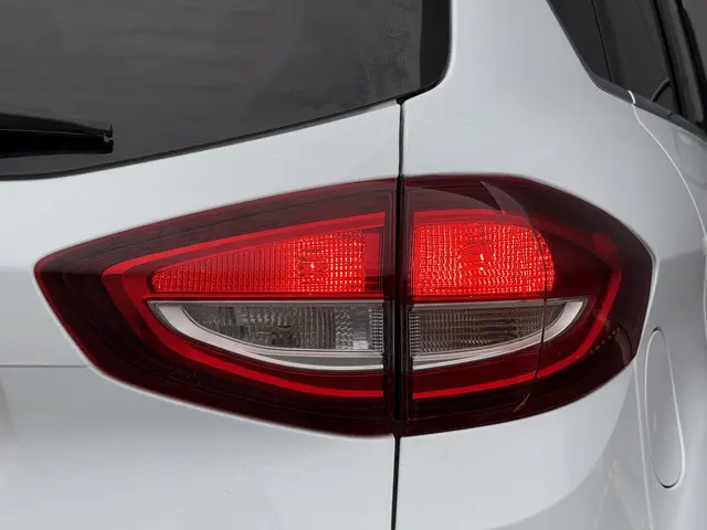 Ford C-MAX 1.5 Titanium 2015 Benzine 18