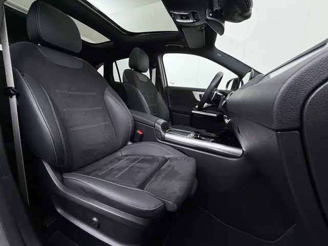 Mercedes-Benz GLA 250 e AMG line 2025 Hybride Benzine 44