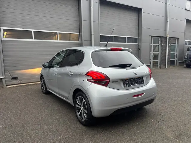 Peugeot 208 1.2 PureTech Allure 2017 Benzine 5