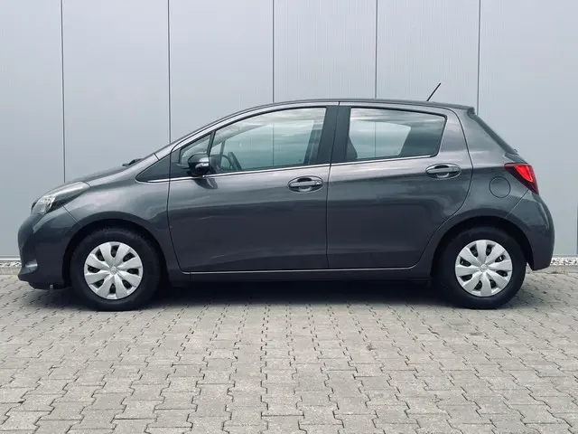 Toyota Yaris 1.0 VVT-i Style, ecc, navi, camera 2015 Benzine 2