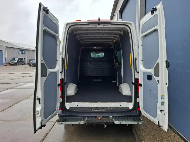 Volkswagen Crafter 35 2.0 TDI L3H3 Trendline 2018 Diesel 14