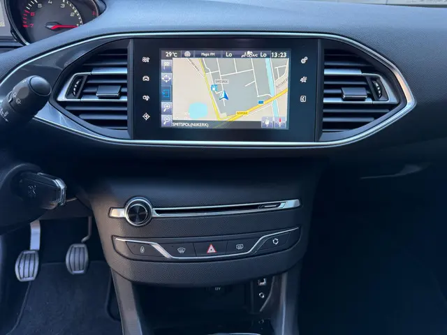 Peugeot 308 SW 1.2 PureTech Blue Lion 2017 Benzine 14