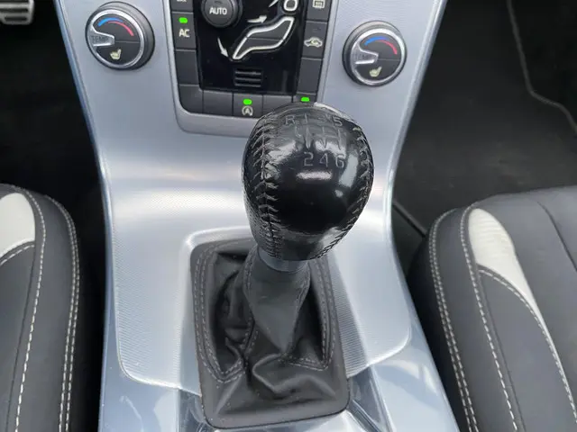 Volvo V60 1.6 T3 R-Design 2013 Benzine 22