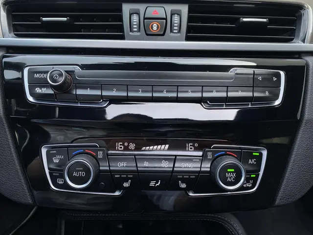 BMW X1 sDrive20i High Executive 2018 Benzine 20