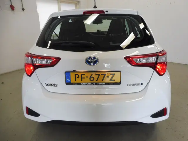 Toyota Yaris 1.5 Hybrid Aspiration 2017 Hybride Benzine 12