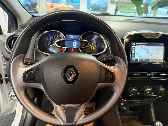 Renault Clio Estate 0.9 TCe Night&Day 2015 Benzine 17