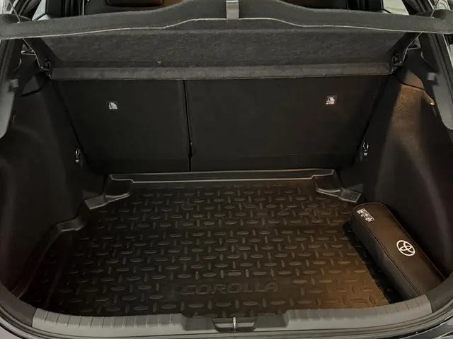 Toyota Corolla 1.8 Hybrid TeamD 2022 Hybride Benzine 26