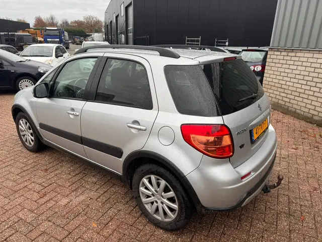 Suzuki SX4 1.6 Executive 2012 Benzine 7