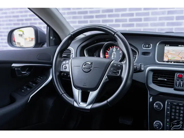 Volvo V40 T3 Automaat Inscription 2018 Benzine 24