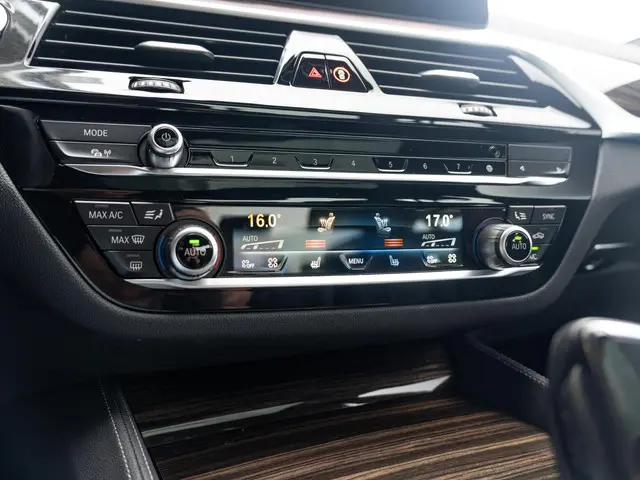 BMW 5 Serie Sedan 530e xDrive 2021 Hybride Benzine 32