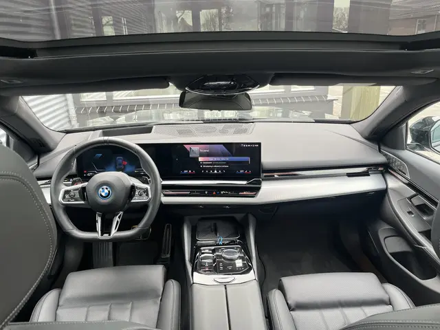 BMW 5 Serie Touring 530e xDrive 2024 Hybride Benzine