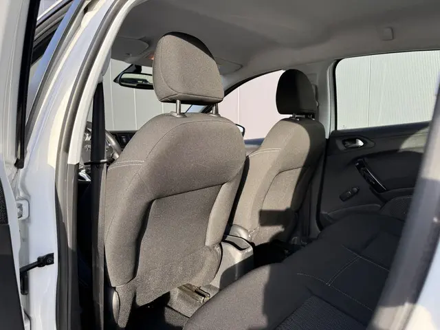 Peugeot 208 1.2 PureTech Active 2018 Benzine 13