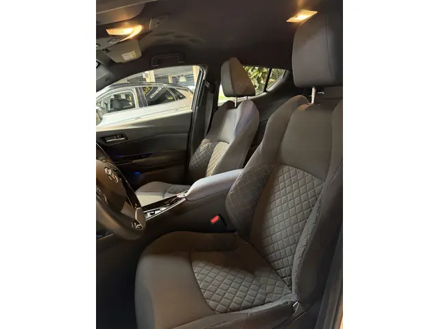 Toyota C-HR 1.8 Hybrid Bi-Tone 2021 Hybride Benzine 9
