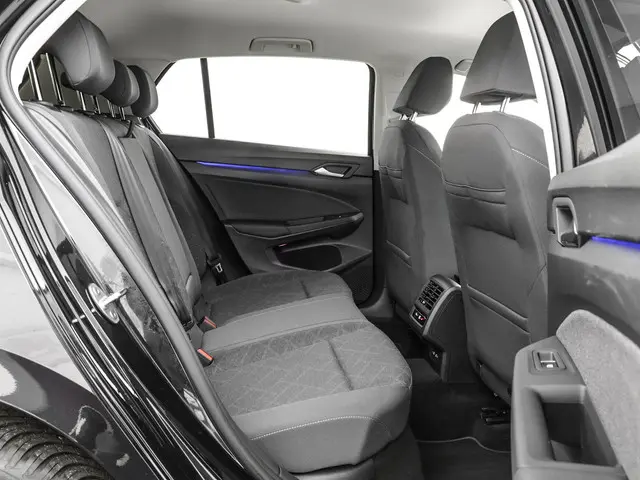 Volkswagen Golf 1.0 eTSI 110pk DSG Life 2024 Benzine 12