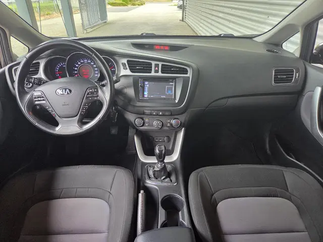 Kia cee'd Sportswagon 1.6 GDI Comfort Pack 2013 Benzine 4